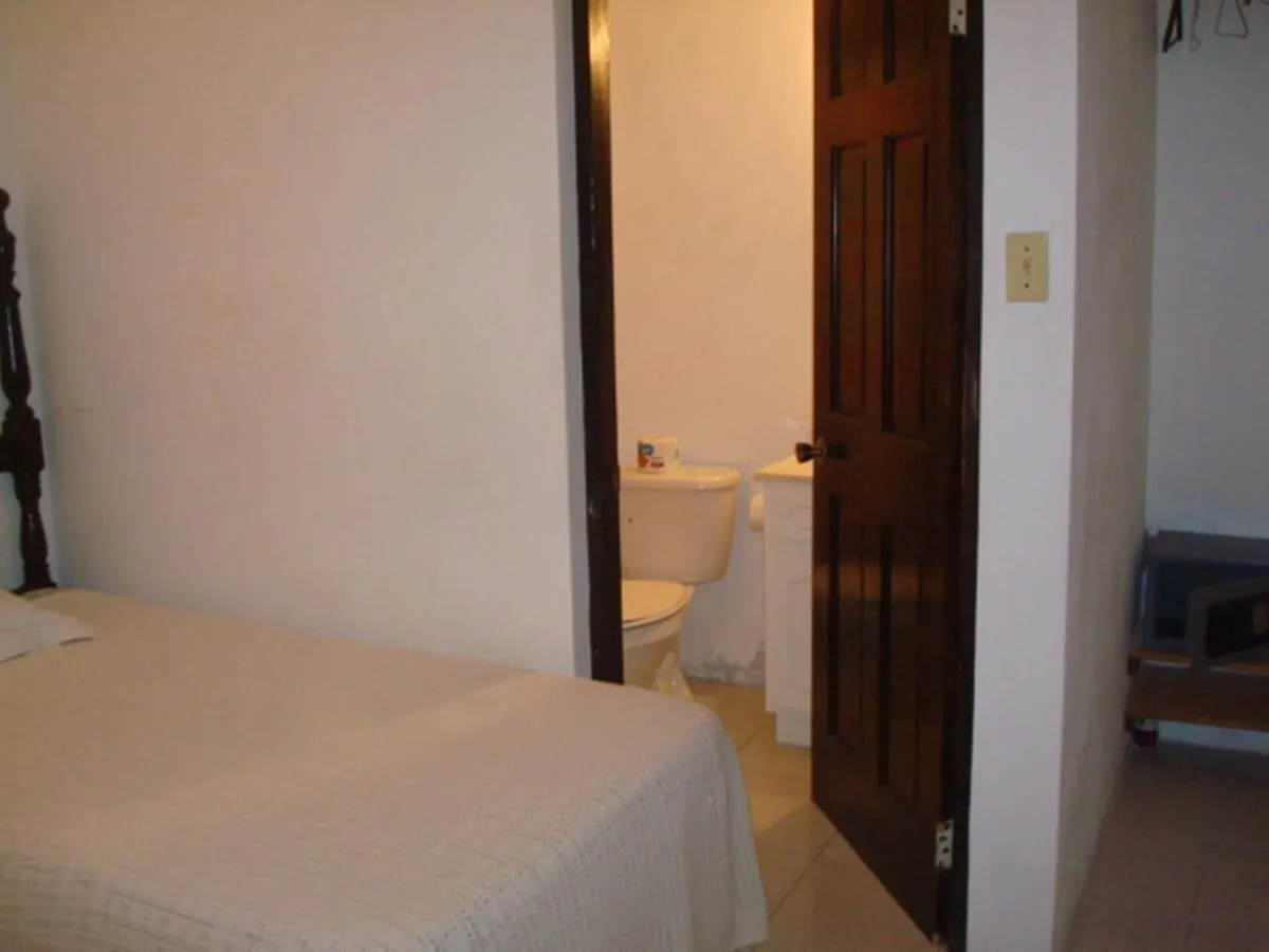 Ocean Wave Villa, Negril 3*,